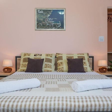Apartments Verica - 15 M From Beach Krilo Exteriör bild